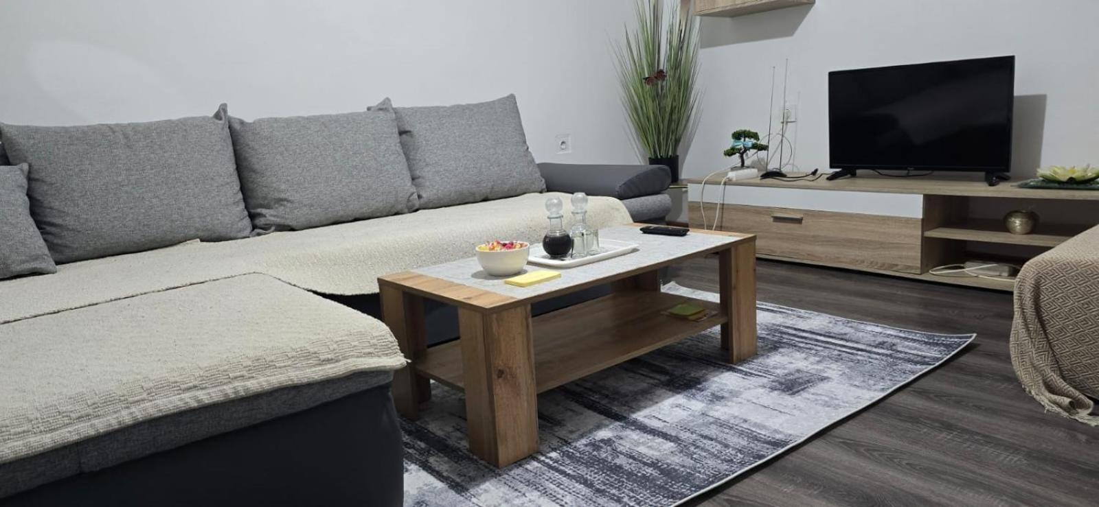 Apartma Tina *