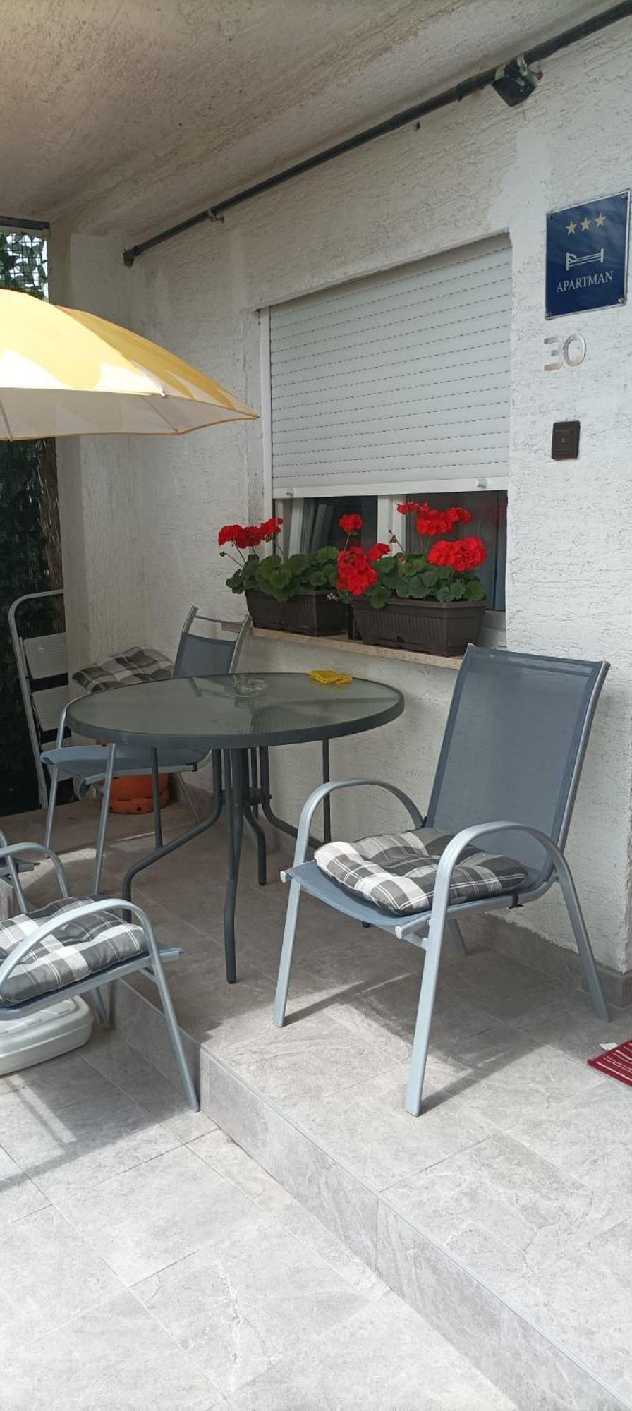 Tina Apartma